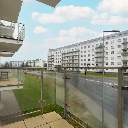 Modern With Balcony By Renters *